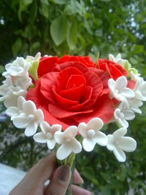cold porcerlain roses bouquet